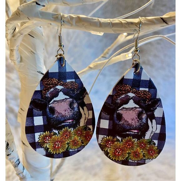 NEW Shabby Chic Farmhouse Black Checkered Sunflower Cow Earrings - Picture 1 of 4